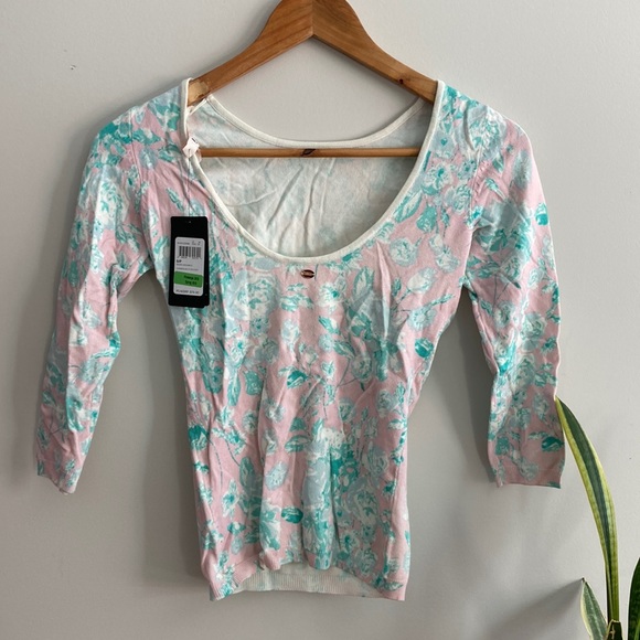 Guess Spring Back Scoop Top, S - Picture 3 of 13